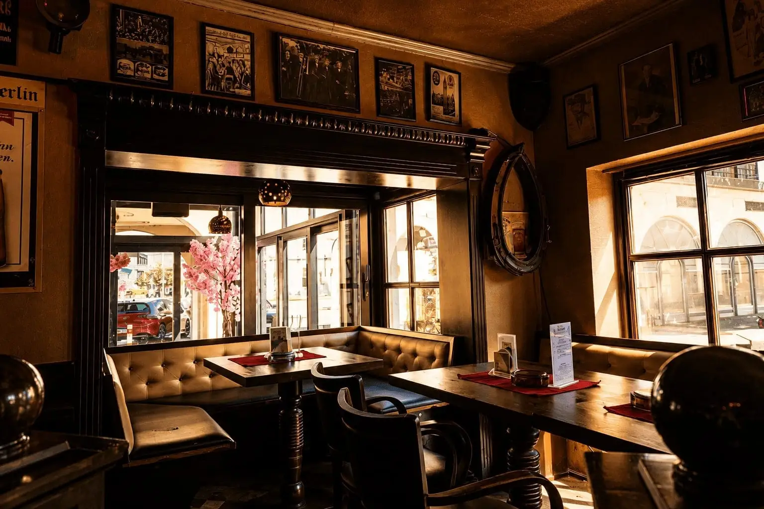 Cosy dining room with historic photos on the wall