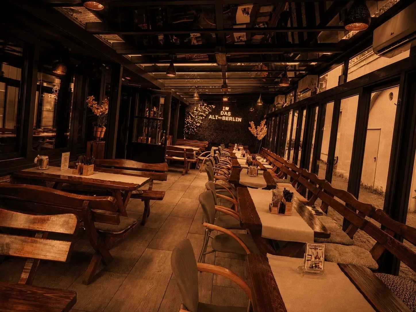 Cosy dining room at Das Alt-Berlin